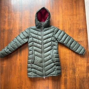 Peak Performance Women's Down Jacket - Olive with Burgundy Lining